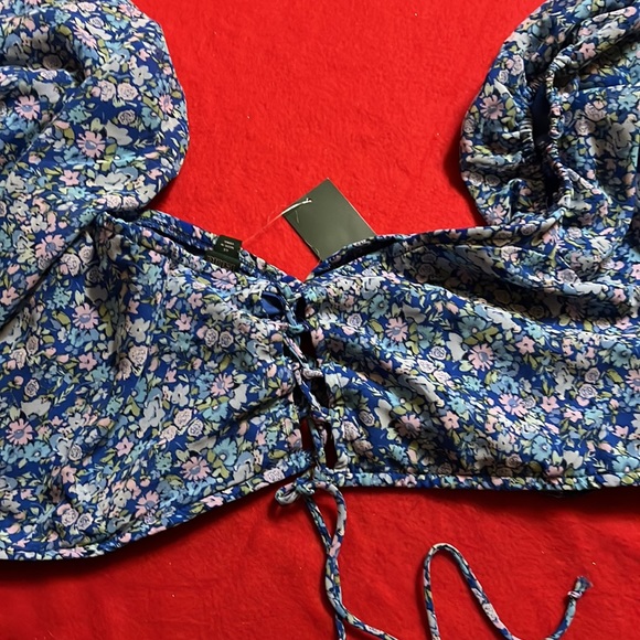 Women's Plus Size Puff Short Sleeve
Sweetheart Neck Tiny Top -NWT - Picture 5 of 5